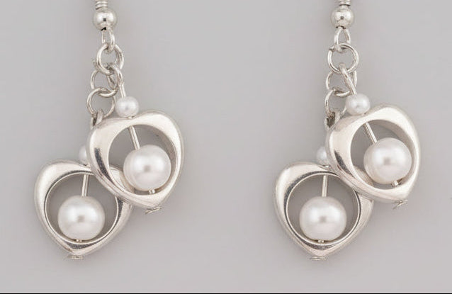 Romantic Pearl like beads in Silver Hearts