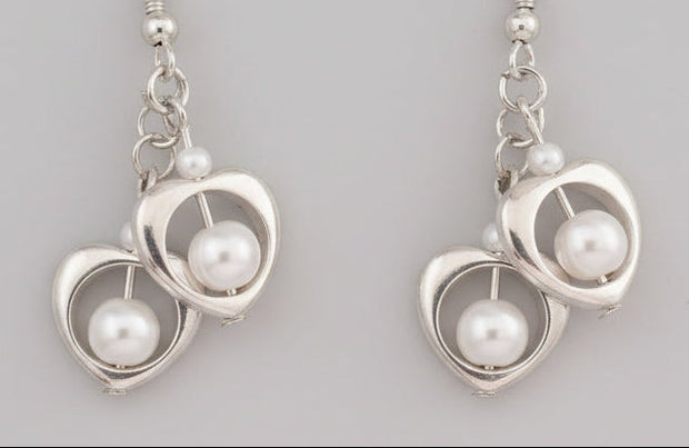 Romantic Pearl like beads in Silver Hearts