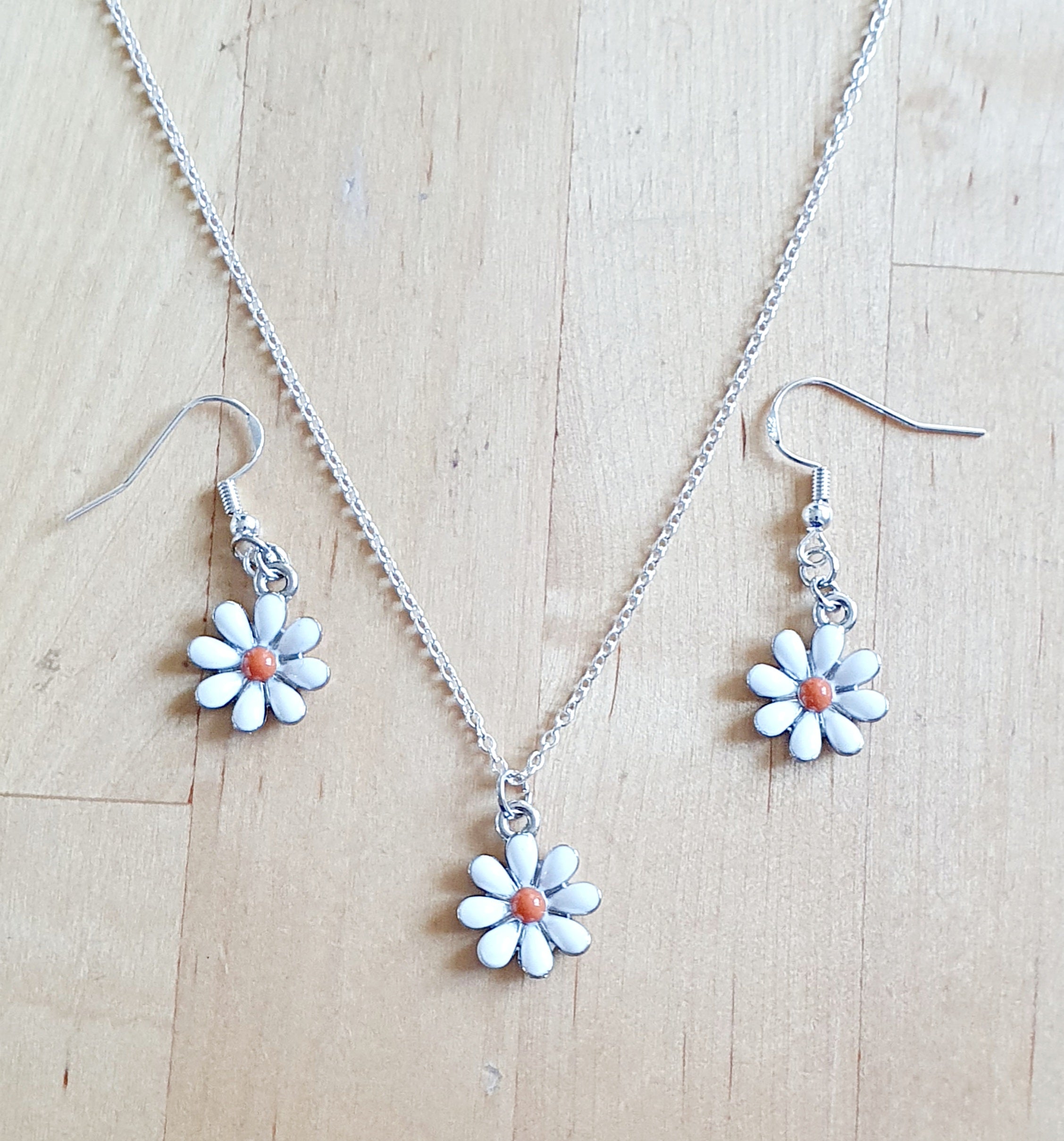 Silver Plated Daisy Flower Necklace & Earring Set