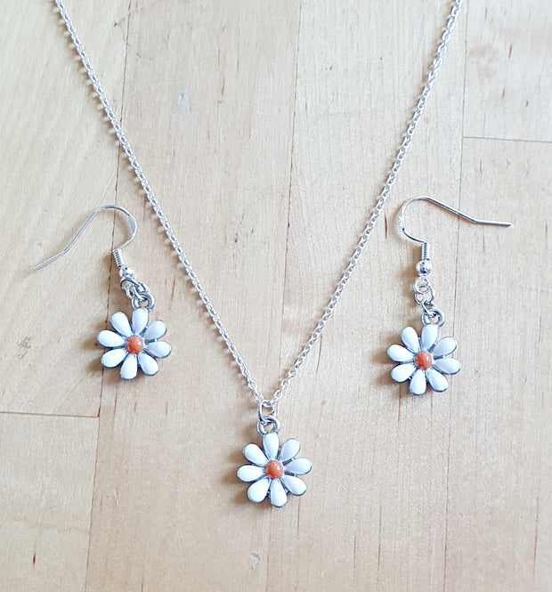 Silver Plated Daisy Flower Necklace & Earring Set