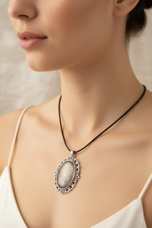 Geometric pendant necklace